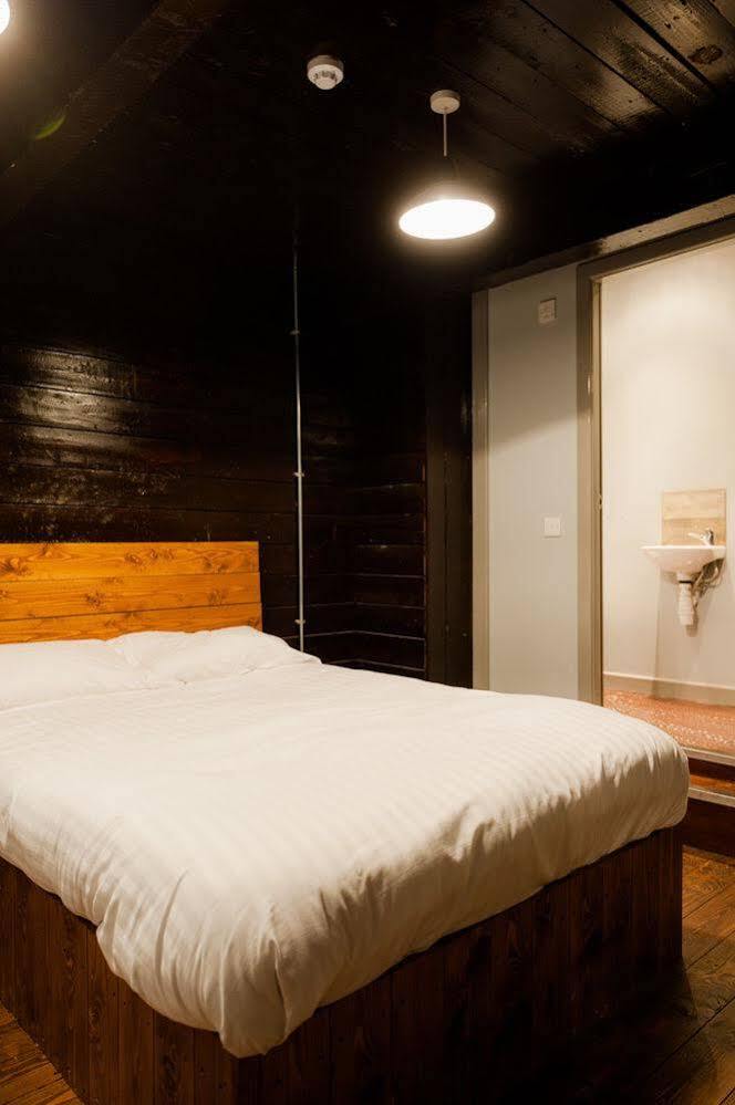 Le Bateau Aparthotel Liverpool Bagian luar foto